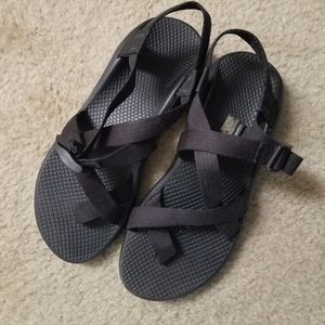 Black women's chacos